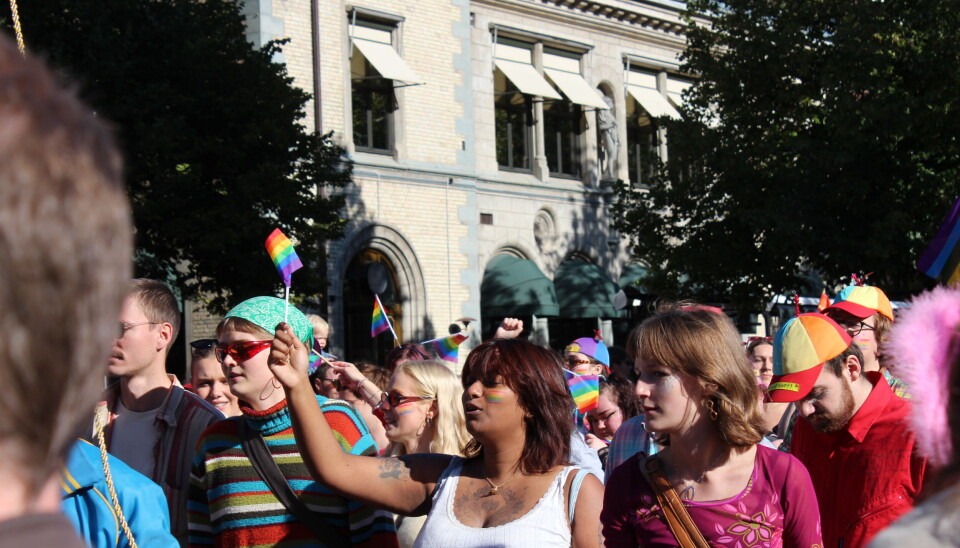 PRIDE: Studentene fylte gatene med god stemning og regnbueflagg for å feire Pride.