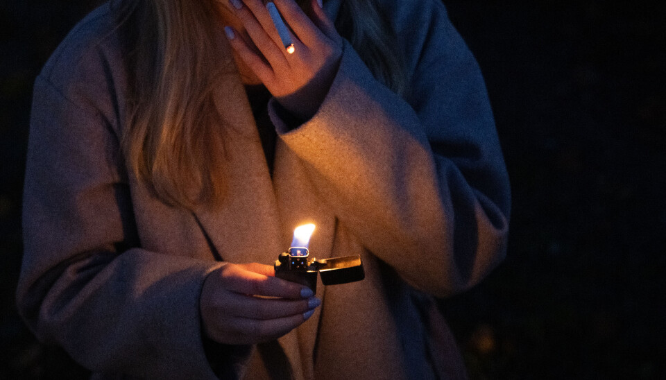 Flere unge sigger på fest Røyk, sigarett, sigaretter