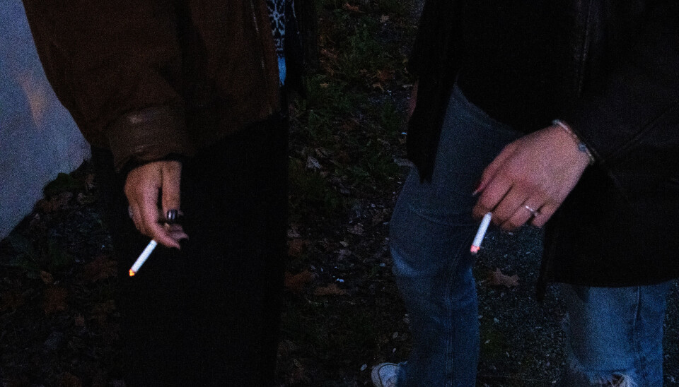 Flere unge sigger på fest sigarett, sigaretter, røyk