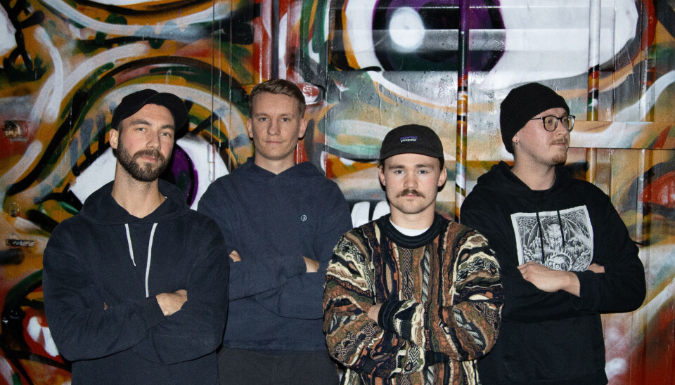 SCENEKLARE: Brækkækkel headliner egen releasekonsert på Verkstedhallen. Fra venstre, Markus Kollmannskog (gitar), Håkon Lauvsnes Gussiås (trommer), August Sagmo Solli (vokal) og Knut Vadstein (bassist). Brækkækkel