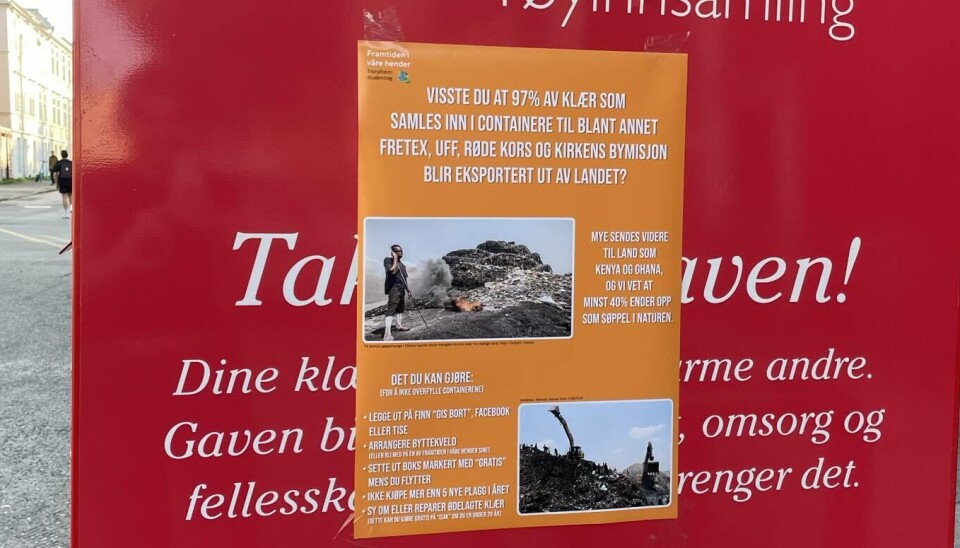 PLAKATENE: Dette var opphengt på fretex-containere rundt om i Trondheim.