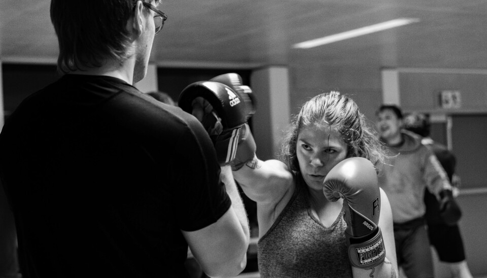 SAMARBEIDER PÅ TRENING: Godt samhold i gruppen skaper bedre prestasjoner på trening.