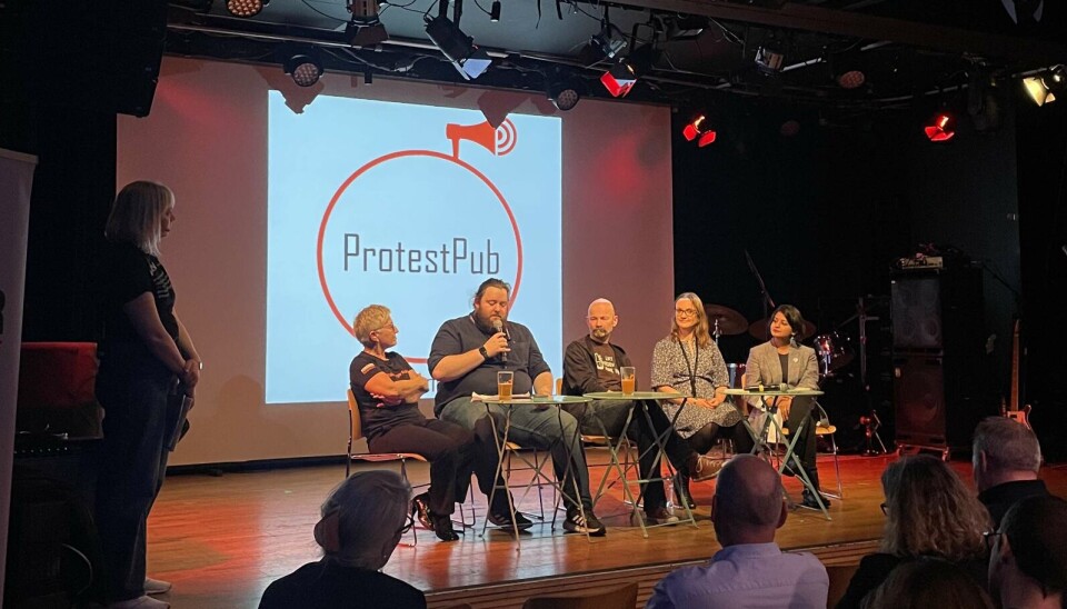 BEKYMRET: De oppmøtte og deltagerne i panelsamtalen diskuterte bekymringene for sektoren ProtestPub, Dokkhuset