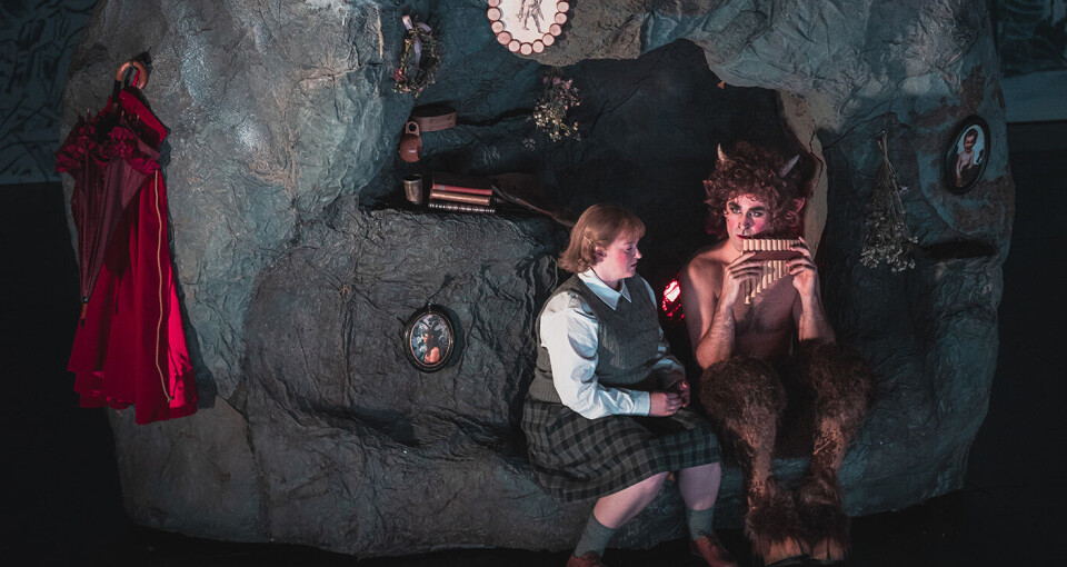 Bli med inn i skapet på
jakt etter barndomsmagien