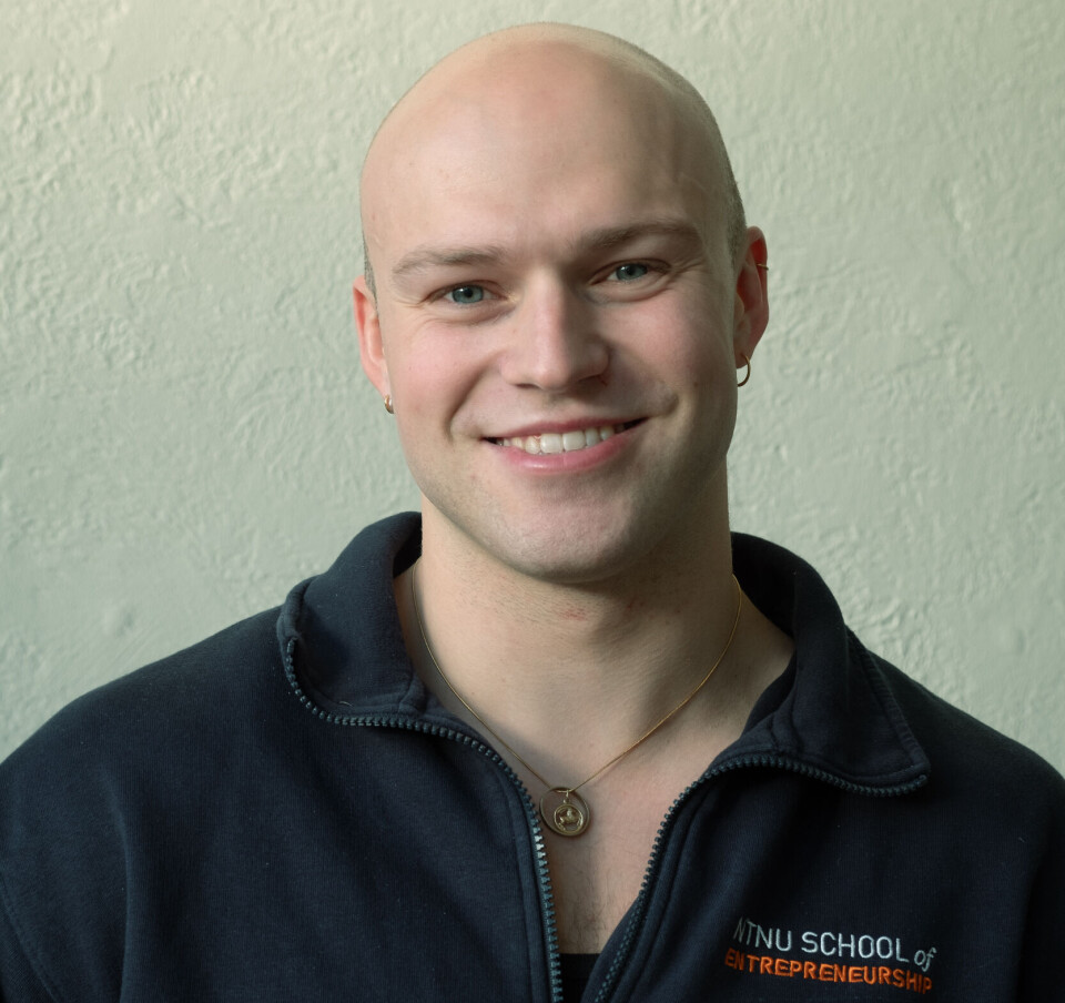 KOMPLETT «SPELER»: Student ved entreprenørskolen, Sebastian Speleman, auksjonerte bort eget skjegg for 6500 kroner til inntekt for Kreftforeningen.