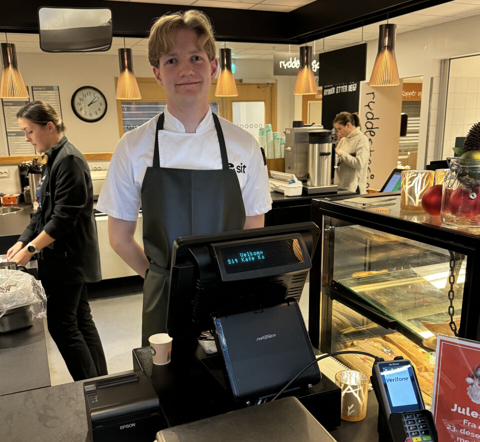 AV OG TIL: Kokkelærling hos Sit, Lukas Hartløw Voss, forteller at Sit er ment som et tilbud man kan benytte seg av innimellom. cafe sito kafe