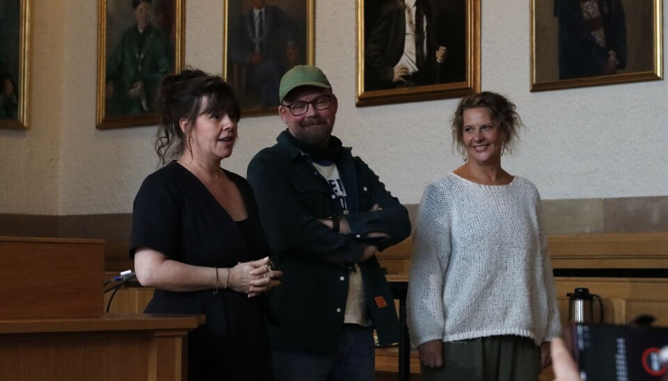 NÆRMAR SEG: Regissør Claire De Wangen (t.v.), lysansvarleg Tommy Geving og regissør Cici Henriksen fortel at prøvane allereie er i gong.