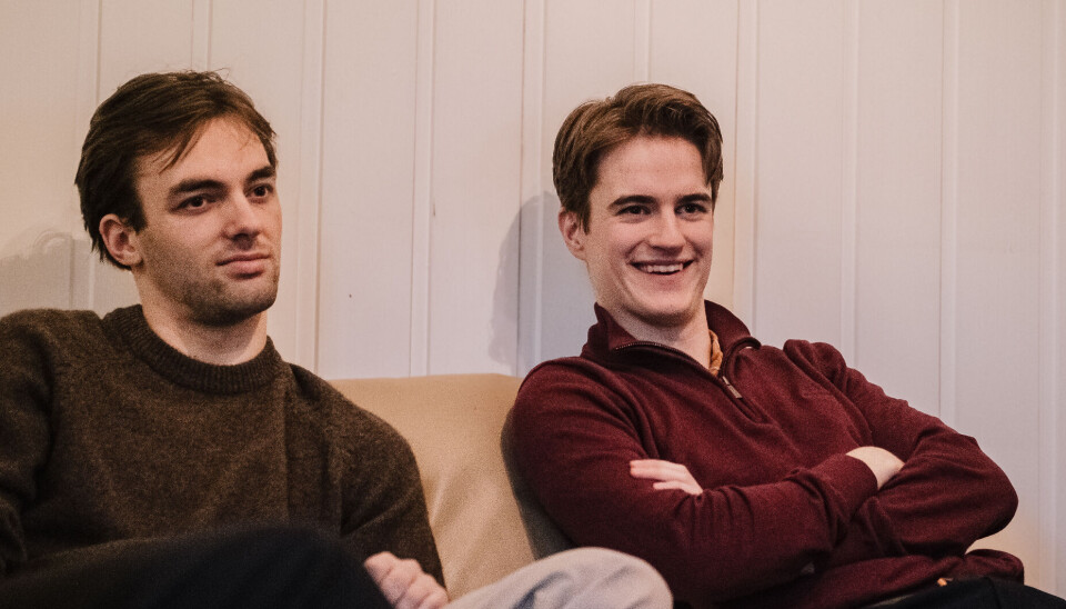 NUDIST: Johansson og Krymski har
hørt skrekkhistorier i forbindelse med
kjærestebesøk.