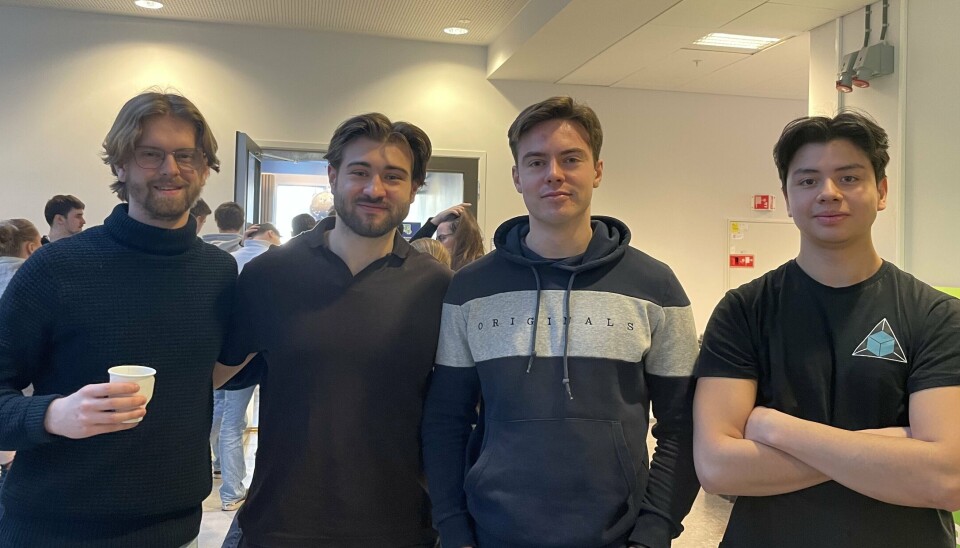 POENGET ER Å LÆRE: Studentene August Dokken, André Haugstad, Embret Skirbekk og Leonardo Gjestvang mener at hvordan studenter bruker kunstig intelligens er viktig.