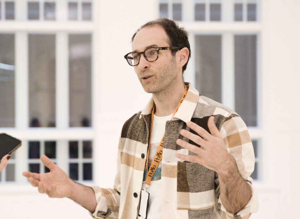 FOKUSERT: Markeds- og kommunikasjonsansvarlig Arnaud Fontaine ved Pomo forteller om utstillingen og museets visjon.