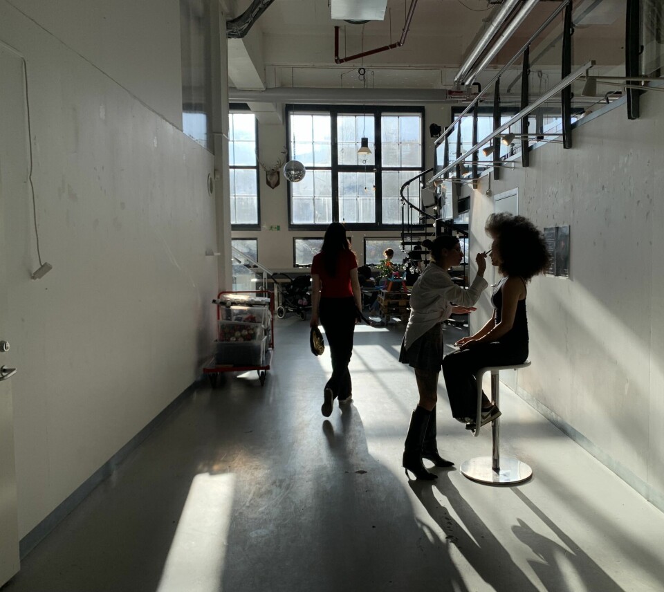 IKKE EN INSTUTISJON: Fotofagskolen bruker lokalene fra en gammel fabrikk på Ila.