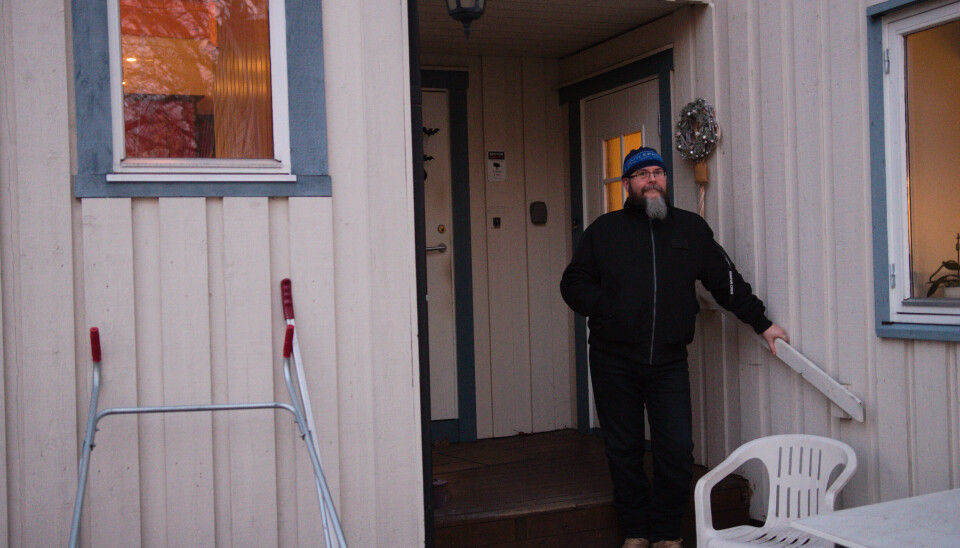 FAST BEBOER: Thomas Tveit ønsker ikke
å selge huset sitt på Grensen, og bor der
nå sammen med familien sin.