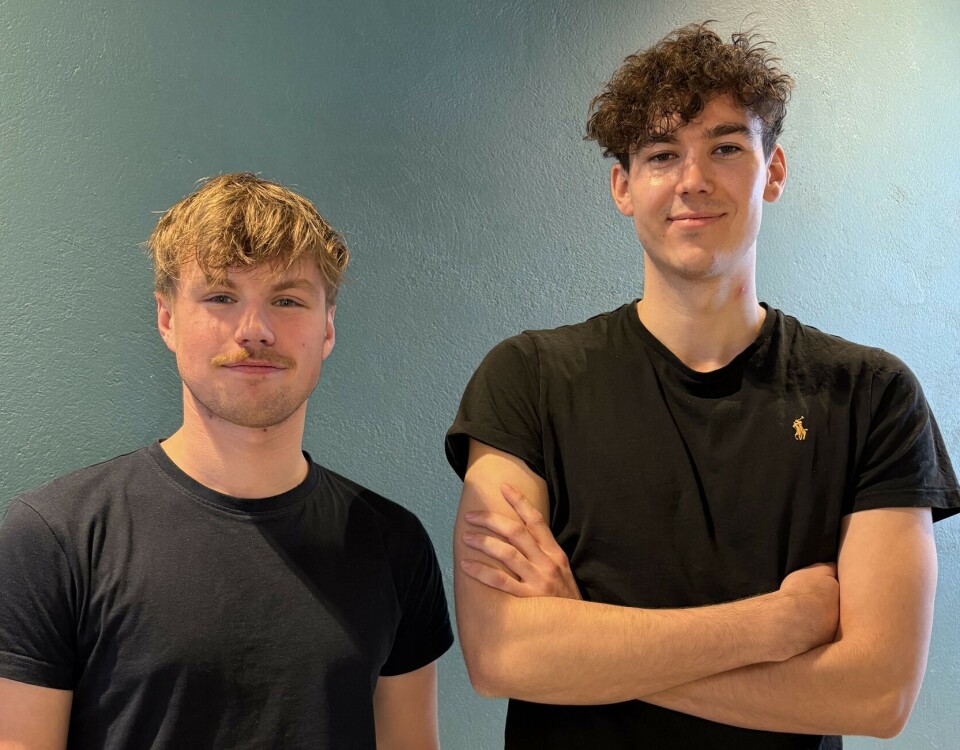 FORNØYD: Lektorstudentene Hjalmar Møllmann og Arnar Kjelsberg er positive til de økte avgangene på populære linjer i Trondheim.