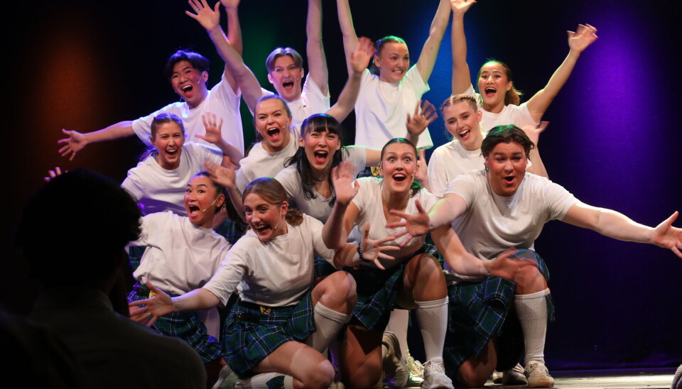 ENERGI: Revyen er preget av energiske opptredener.