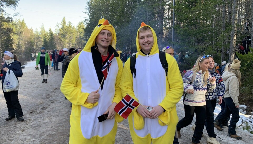 KYLLINGER: Utkledde Rolf Dahl og Peder Laudal har planer om å bli dagens blikkfang på TV.