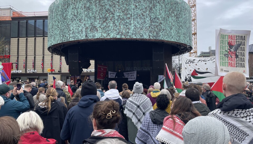 FOLKSOMT: Det var langt fra bare studenter som hørte på appeller på torget.