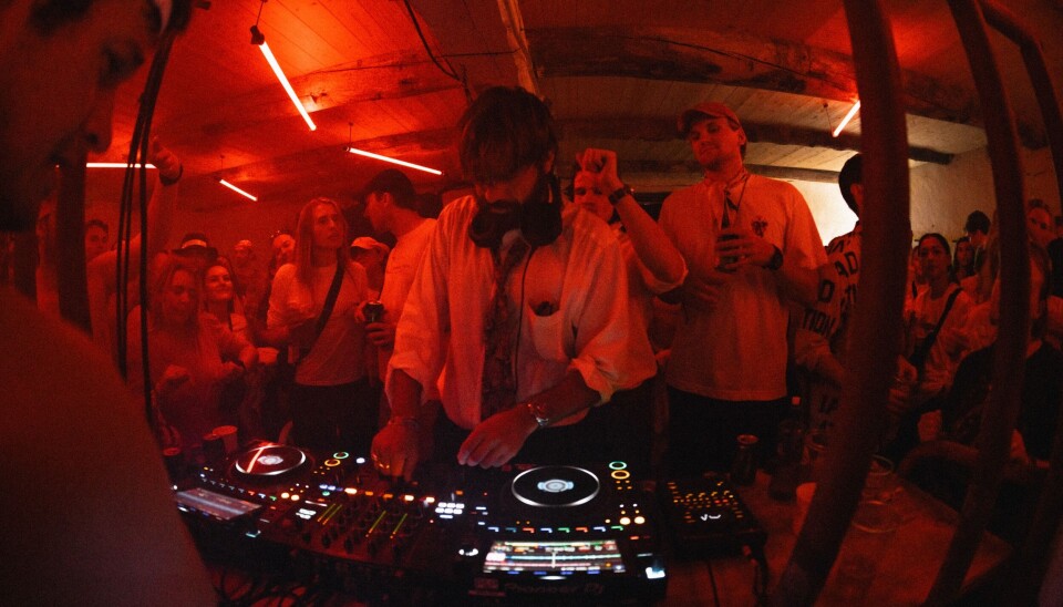 INTIMKONSERT: Her spiller Lemaitre overraskelse-gig på klubbscenen «Bergheim».