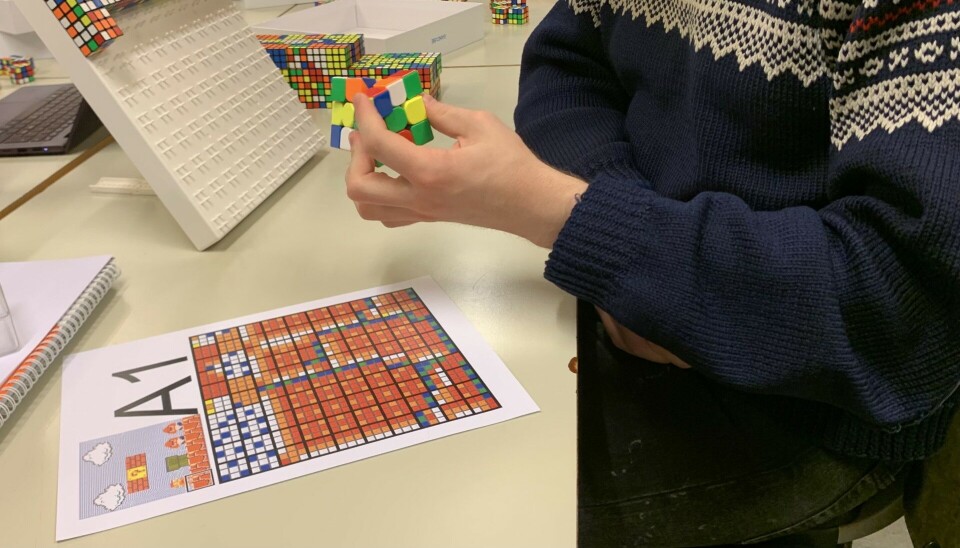 LETTHET: Rubiks kube løses lett med en hånd.