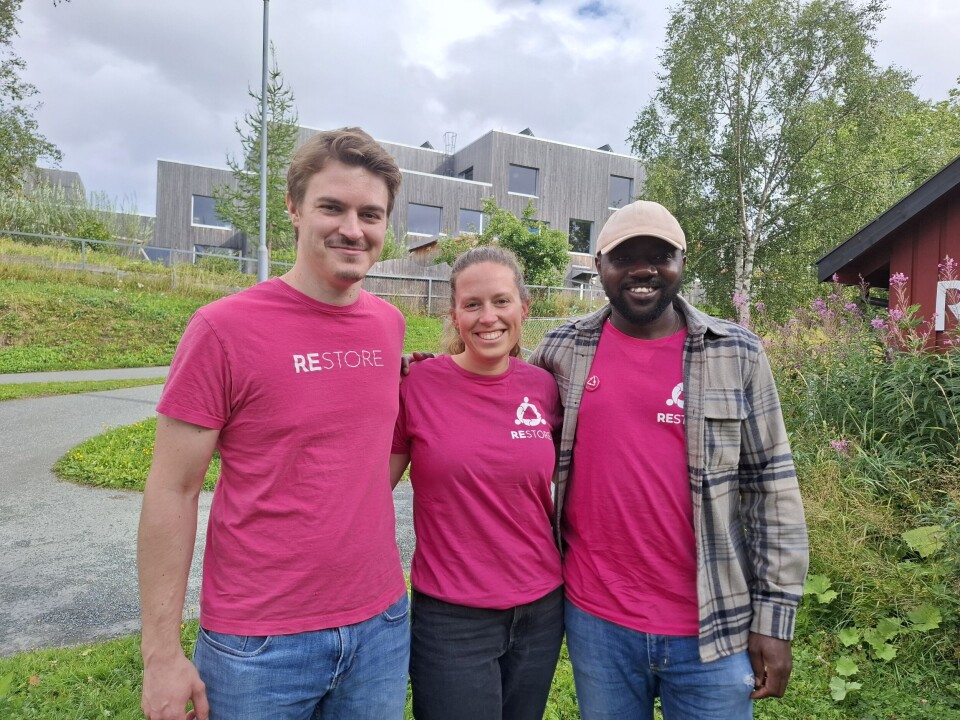 FELLESSKAP: Lukas Murau (v.), Katrin Zinser (m.) og Emmanuel Emefu (h.) er opptatt av å hjelpe miljøet og skape et fellesskap for frivillige og nye studenter.