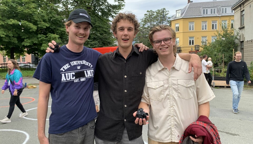 ENTUSIASTISKE: Julius Schjetne Stensen, Sebastian Måren og Even Thon Aagre (fra venstre) er blitt bitt av bassebasillen.