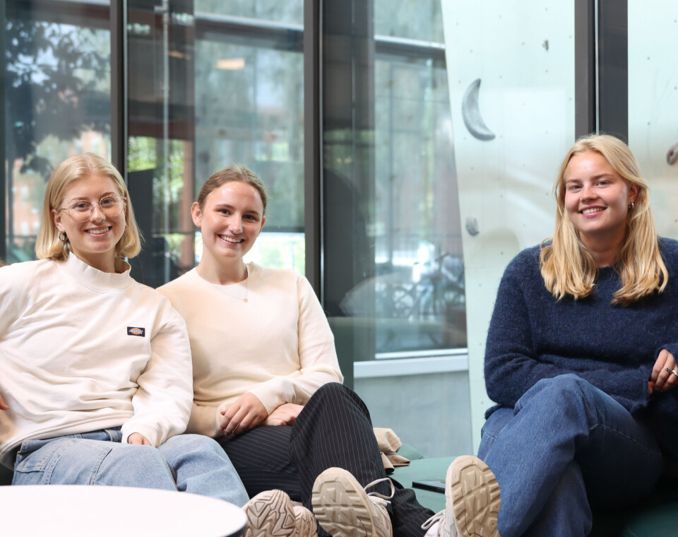 DYRT I KANTINEN: Ergoterapistudentene Ellen Marie Pollestad, Elise Lien og Tora Vaja mener det er billigere å ha med matpakke selv.