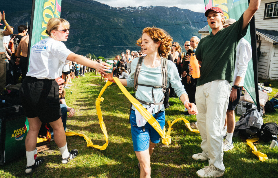 DE SPREKE: Noen løp opp til åpningskonserten på Bergscenen. En beinhard affære.