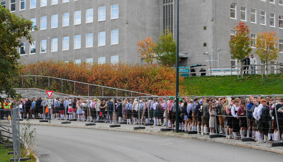 KOKO KØ: Køen på vei inn strekker seg langs hele bakken fra Gløshaugen.