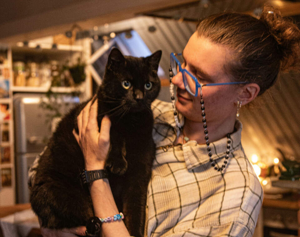 KLENGETE: Se for deg at denne katten, Anakin, legger seg godt og trygt i armkroken din mens du sover. Solan Alexander Berg trenger ikke se det for seg; det er virkeligheten hans.
