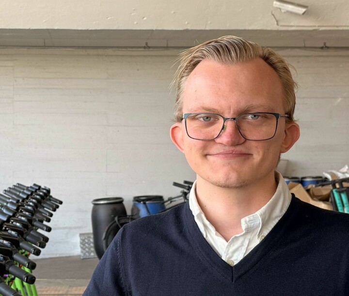 INGA OPPGÅVE FOR STOR: myndigheitskontakt i Ryde Ole August Kjærvik meinar det å hente sparkesyklar opp frå vatn er ein av dei faste arbeidsoppgåvene.